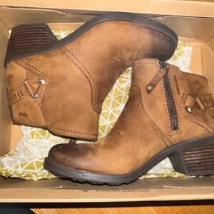 Teva Brown Ankle Boots with Side Zipper and Stacked Heel